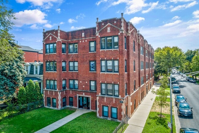 2453 W Logan Blvd, Unit 2457-3
