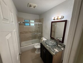 4617 SW 24th Ave in Fort Lauderdale, FL - Building Photo - Building Photo