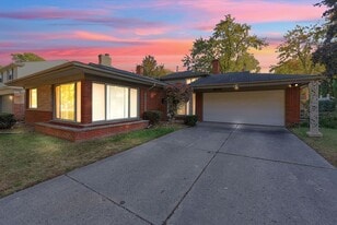 32725 Barkley St in Livonia, MI - Building Photo