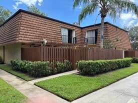 507 5th Ln in Greenacres, FL - Building Photo