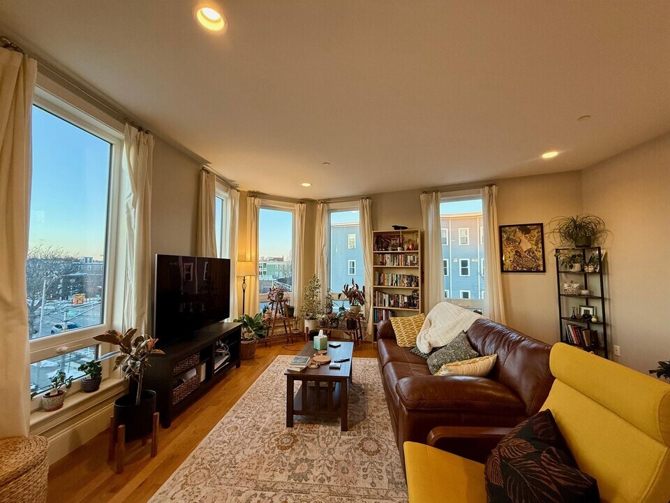 166 Hampshire St, Unit 3 in Cambridge, MA - Foto de edificio