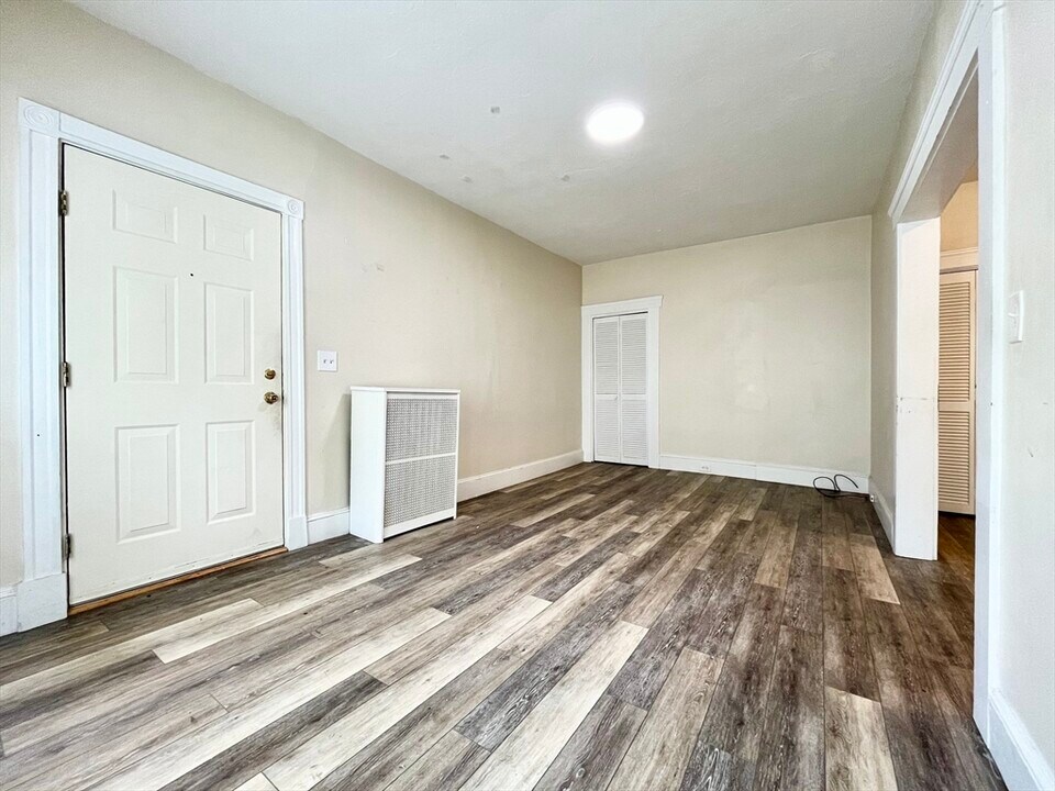 285 W Elm St in Brockton, MA - Building Photo