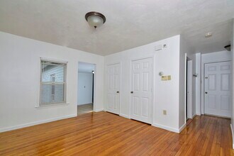 43 Rosseter St, Unit #2 in Boston, MA - Foto de edificio - Building Photo