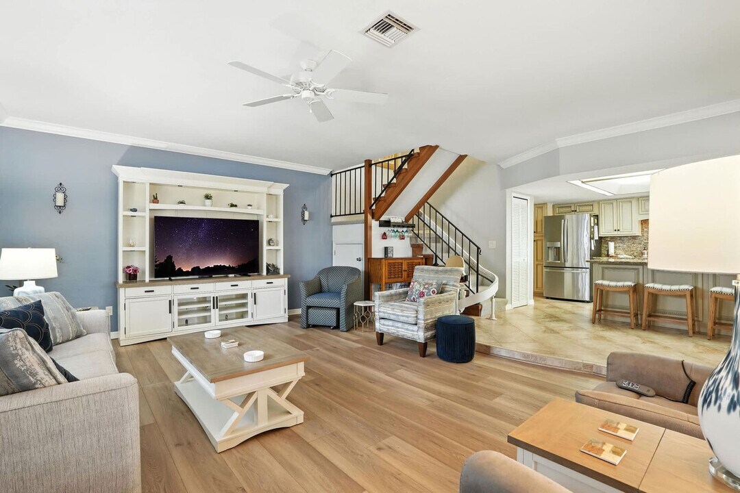 27581 Hacienda E Blvd in Bonita Springs, FL - Building Photo