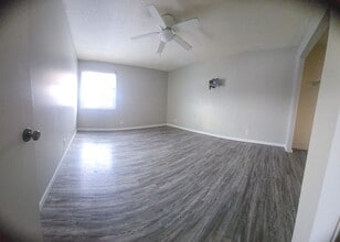 318 Riley Dr in Bloomington, IL - Building Photo - Building Photo