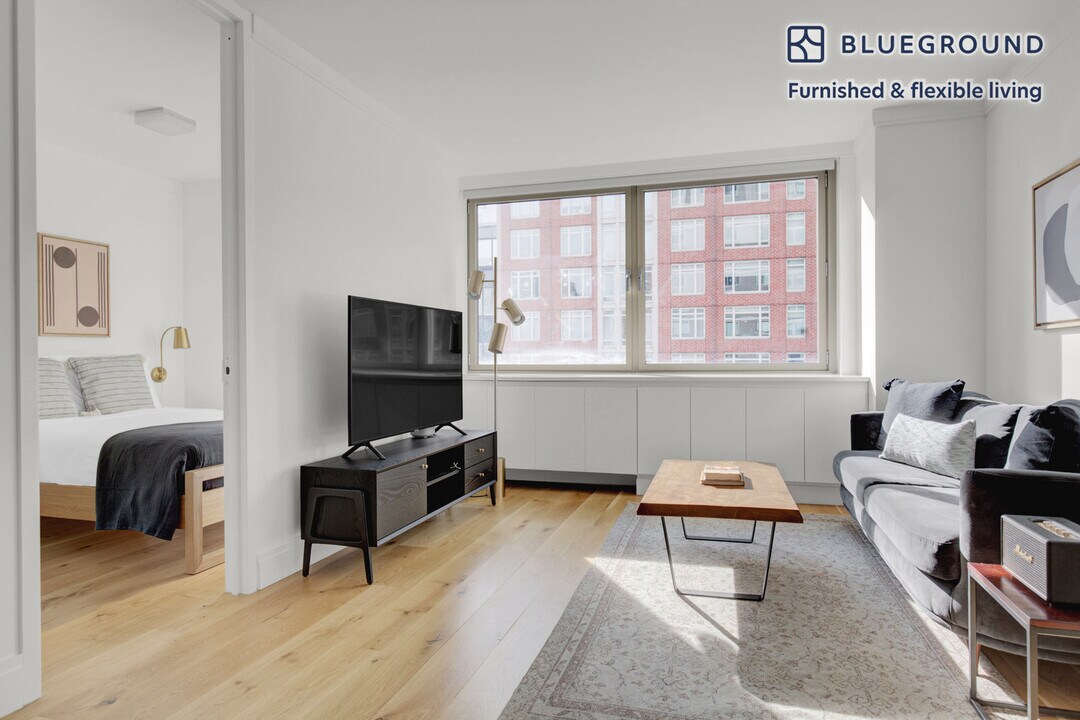 201 East 86th St in New York, NY - Building Photo