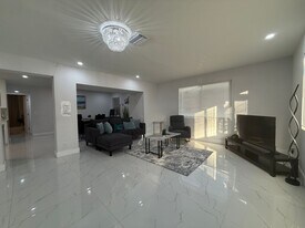 255 Glouchester St in Boca Raton, FL - Building Photo