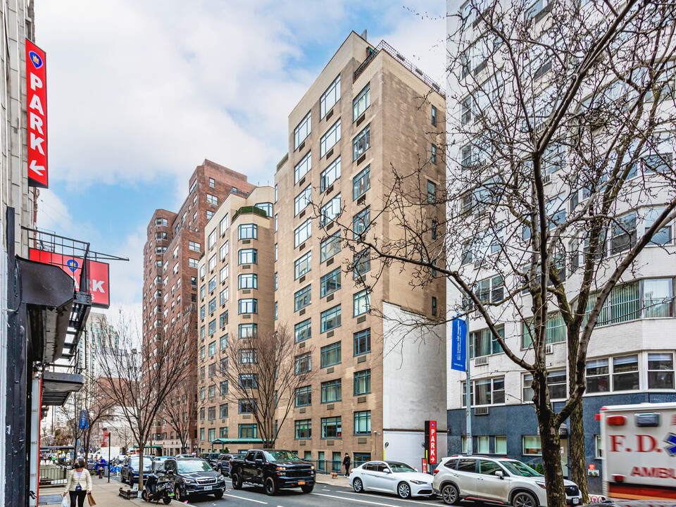 The Diamond House in New York, NY - Building Photo