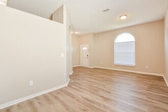 2052 Swift Rd in Oviedo, FL - Building Photo - Building Photo