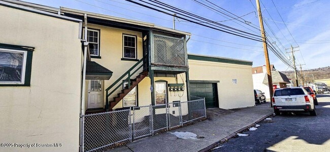 281 E Main St in Plymouth, PA - Building Photo - Building Photo
