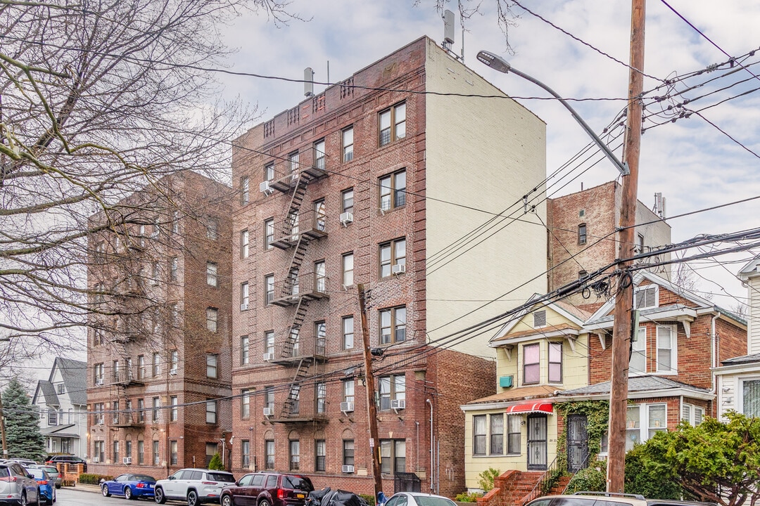 Georgian Hall in Jamaica, NY - Building Photo