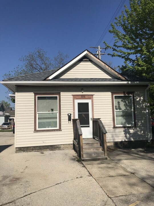 316 Maple Ave in Waukesha, WI - Building Photo