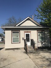 316 Maple Ave 6 Unit in Waukesha, WI - Building Photo - Interior Photo