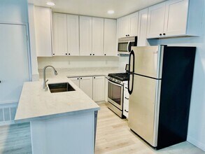 515 Lands End Way in Oceanside, CA - Foto de edificio - Building Photo