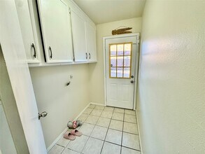 10131 Sagedale Dr in Houston, TX - Building Photo - Building Photo