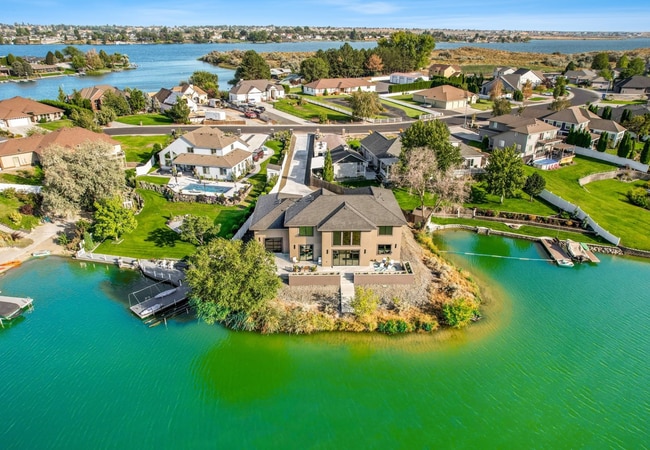 property at 820 Camas Pl