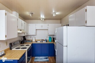 887 E 76th Ave in Anchorage, AK - Building Photo - Building Photo