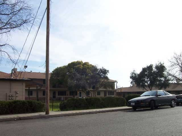 2240 Del Oro Dr in Oroville, CA - Foto de edificio