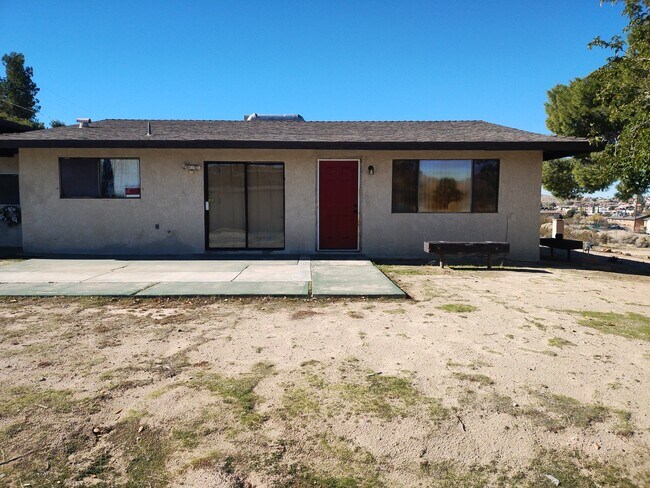 18333 Taloga Ln in Apple Valley, CA - Building Photo - Building Photo