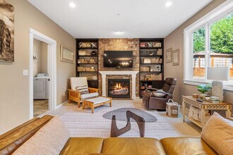 2847 NE 178th St in Lake Forest Park, WA - Building Photo - Building Photo