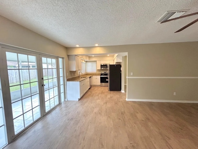 503 Hillside Ct