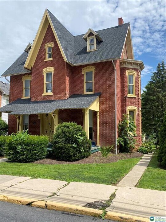 333 Franklin St in Alburtis, PA - Building Photo