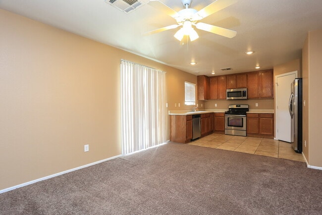 4973 Blue Marlin Ave in Las Vegas, NV - Foto de edificio - Building Photo