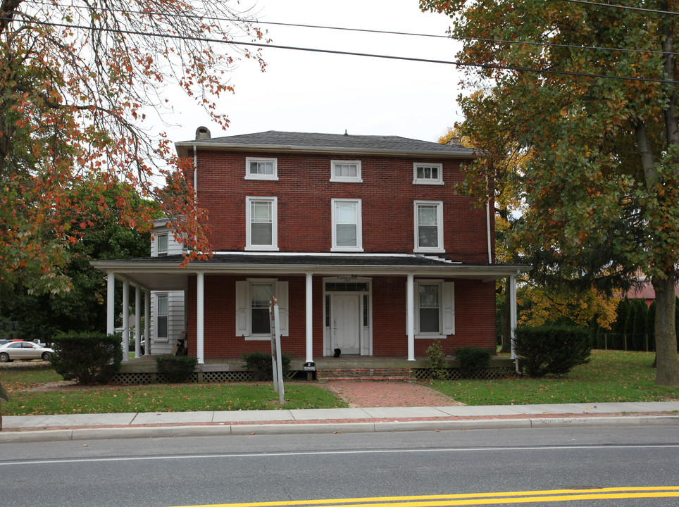 222 E Main St in Elkton, MD - Foto de edificio