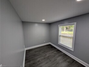 344 Wilshire Dr in Eden, NC - Building Photo - Building Photo