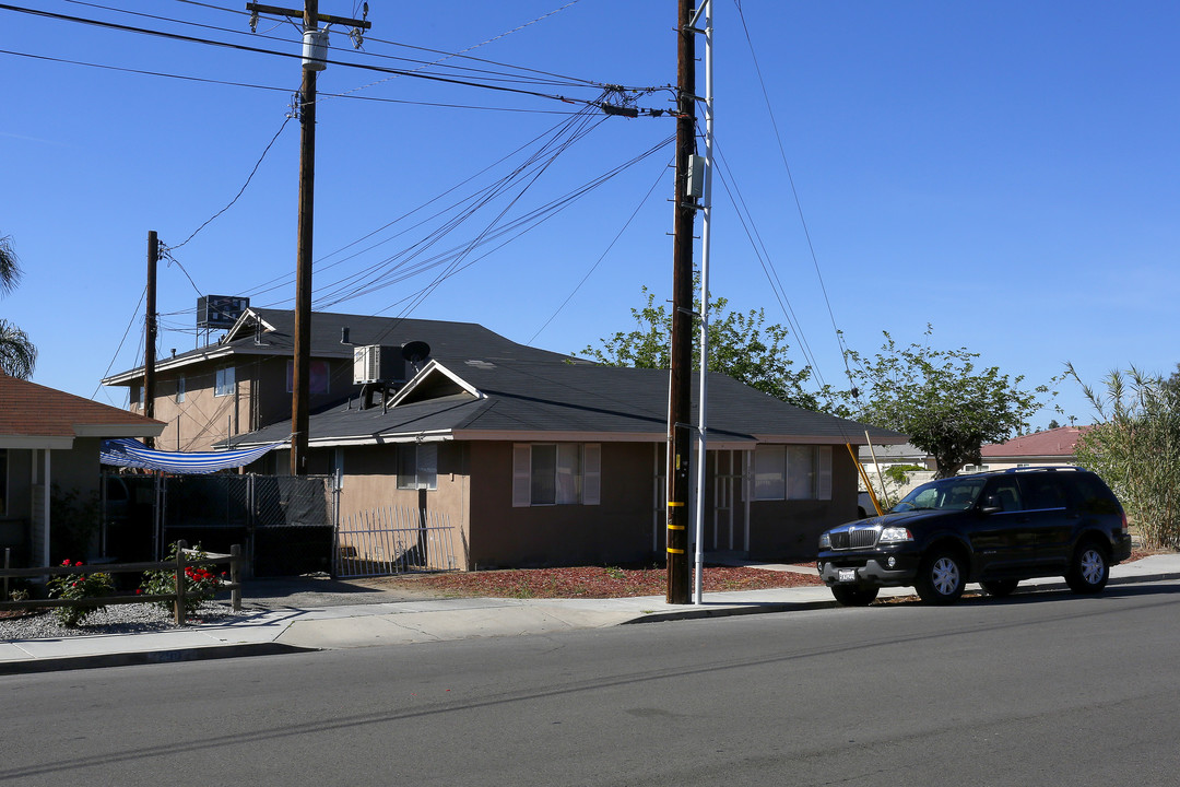 256-260 E 6th St in San Jacinto, CA - Building Photo