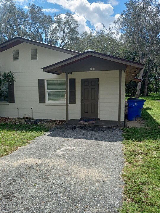 12 E Adams St in Avon Park, FL - Foto de edificio