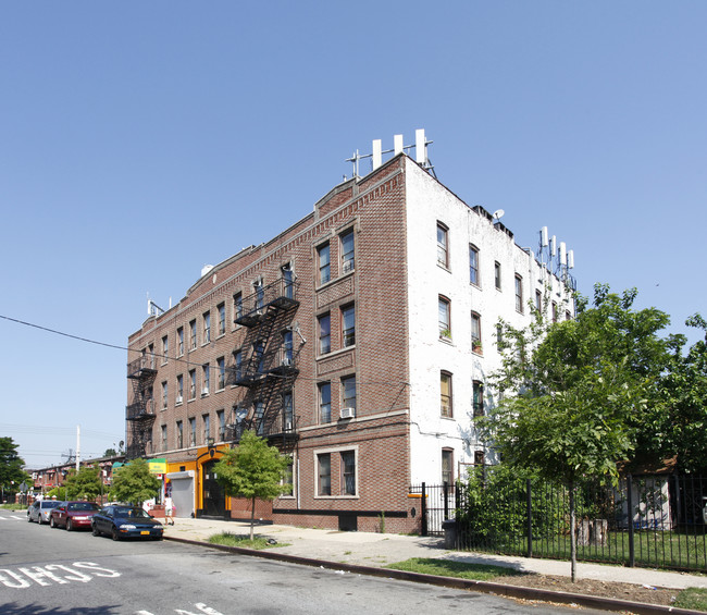 1055 Blake Ave in Brooklyn, NY - Foto de edificio - Building Photo