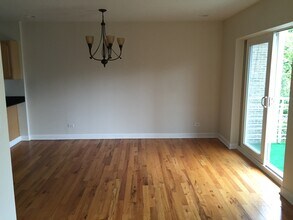 2217 W Farwell Ave, Unit 2B in Chicago, IL - Building Photo - Building Photo