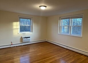 2018 Commonwealth Avenue, Unit 33 in Boston, MA - Foto de edificio - Building Photo