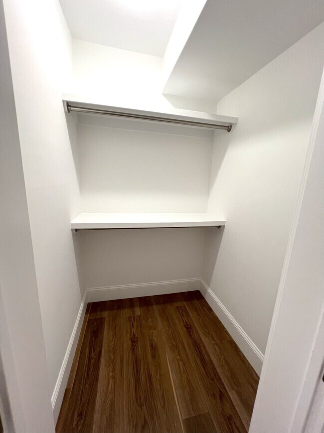 143 E Cottage St, Unit 1 in Boston, MA - Foto de edificio - Building Photo