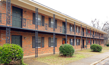 Woodlawn Manor in Tuscaloosa, AL - Foto de edificio - Building Photo