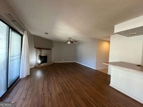 2196 Palmyra Dr in Marietta, GA - Foto de edificio - Building Photo