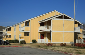 Brighton Park in Tulsa, OK - Foto de edificio - Building Photo