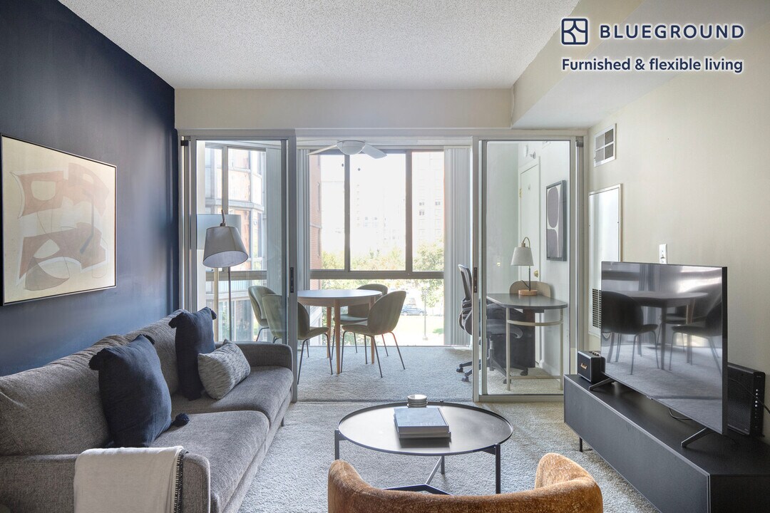 450 Massachusetts Ave NW in Washington, DC - Building Photo