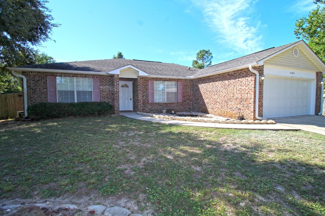 4367 Carol Ct in Gulf Breeze, FL - Building Photo