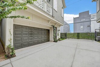 2113 Naomi St in Houston, TX - Building Photo - Building Photo