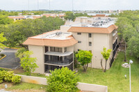 Summertree Village in Miami, FL - Foto de edificio - Building Photo