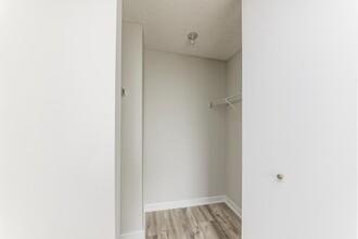 200 N Dearborn St in Chicago, IL - Building Photo - Building Photo