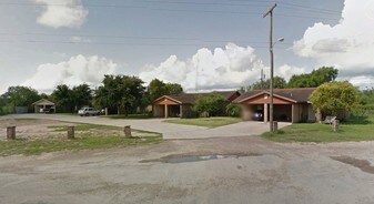 130 S Aguirre St in Rio Grande City, TX - Building Photo
