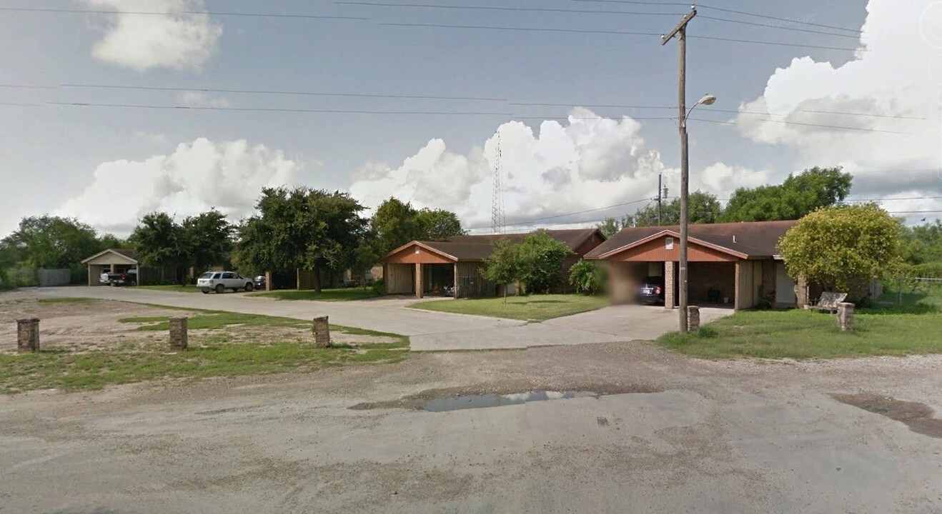 130 S Aguirre St in Rio Grande City, TX - Building Photo