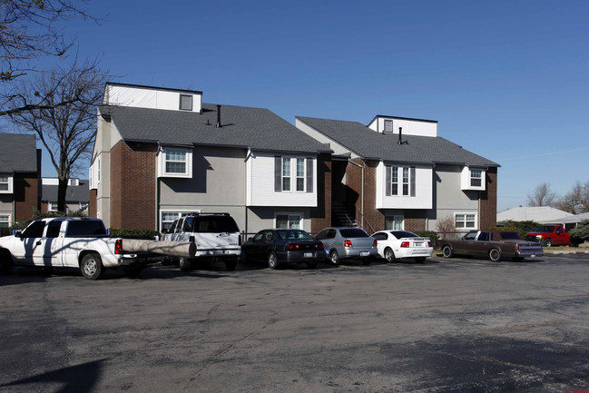 Carmel Terrace in Oklahoma City, OK - Building Photo - Building Photo