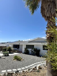 9831 Mesquite Ave in Desert Hot Springs, CA - Foto de edificio - Building Photo