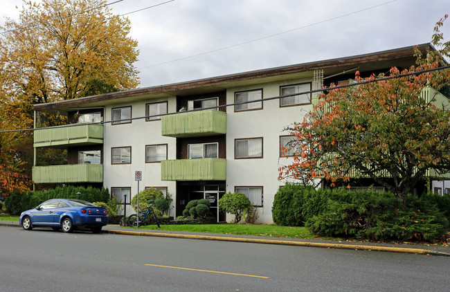 Garibaldi Court in Maple Ridge, BC - Building Photo - Building Photo