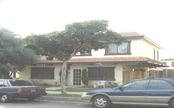 7641 Newlin Ave in Whittier, CA - Building Photo