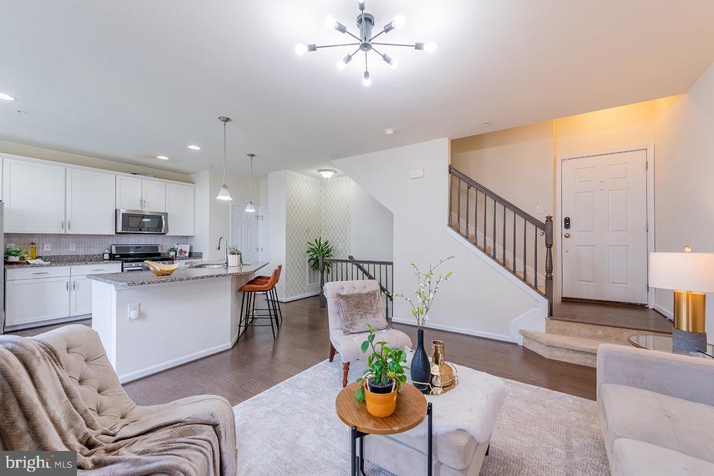 43376 Town Gate Square in Chantilly, VA - Building Photo